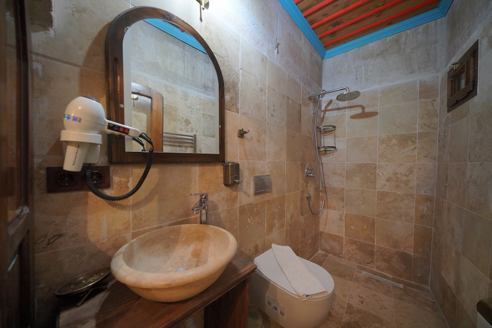 SUITE, HOT TUB