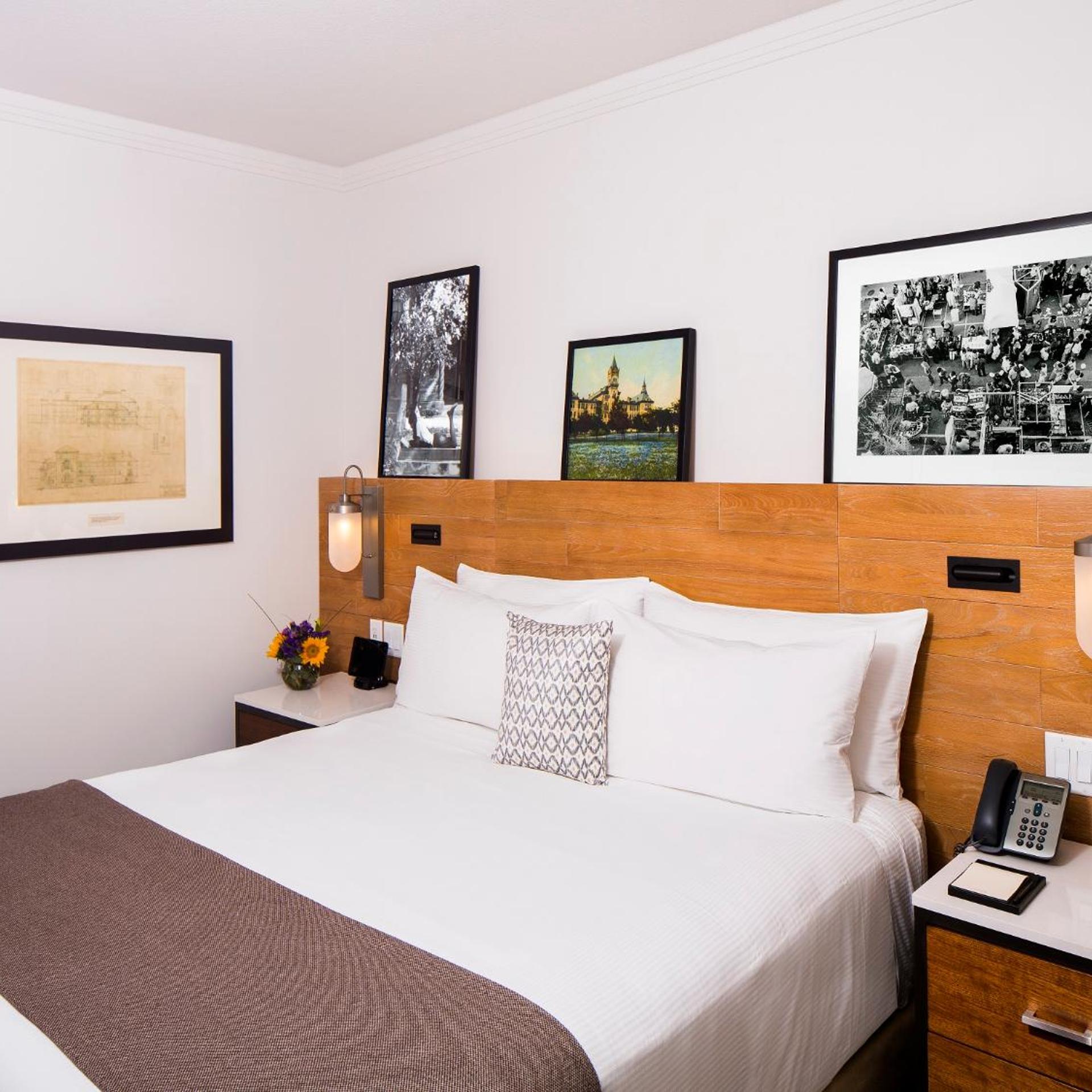 Room, King Bed, Tower View