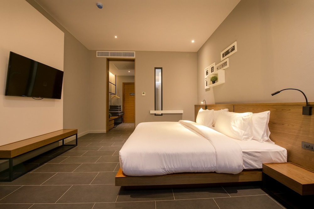 The Gallery Hotel Naiharn 10/50