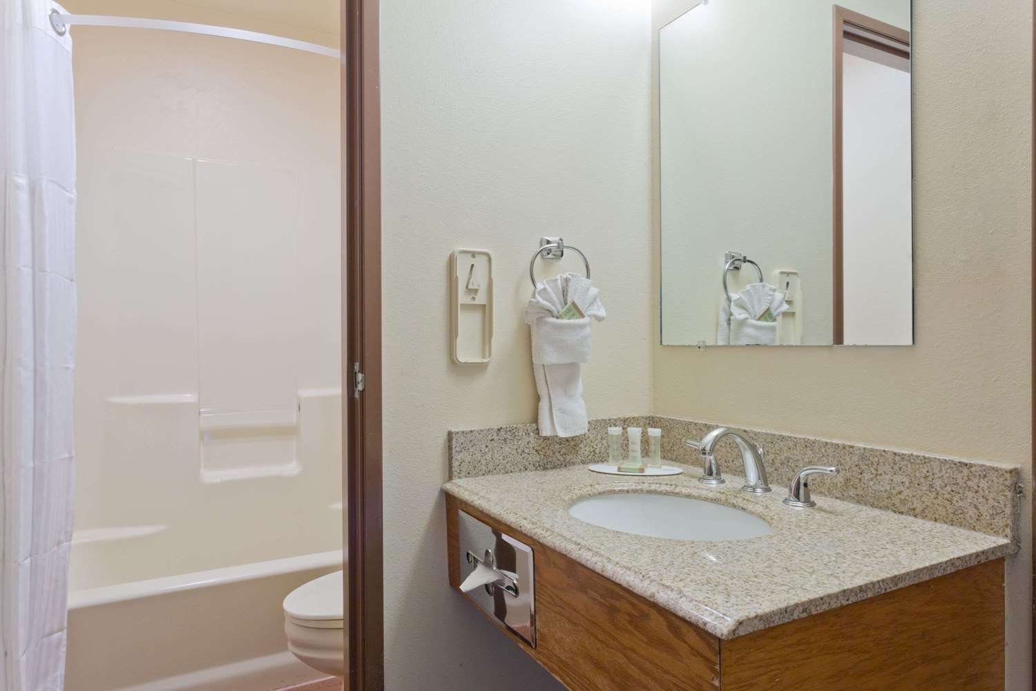 Super 8 by Wyndham Richfield UT 24/26