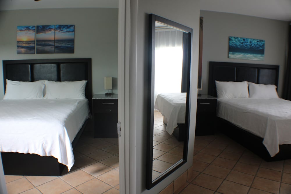 Grace Bay Suites 10/50