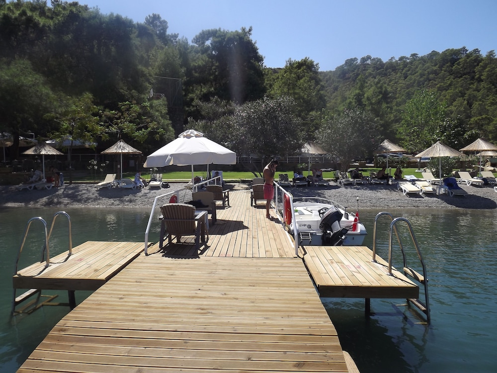 Alesta Yacht Hotel 70/74