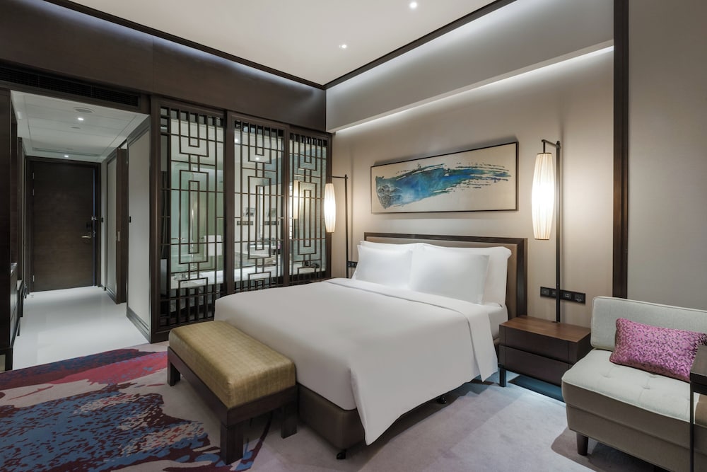 Premium, King Bed, Golf Course View، CROWNE PLAZA CHONGQING NEW NORTH ZONE 6/10