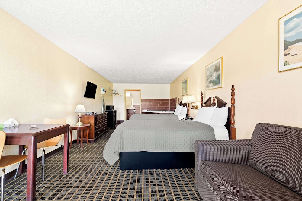 Americas Best Value Inn & Suites Mt. Pleasant 15/28