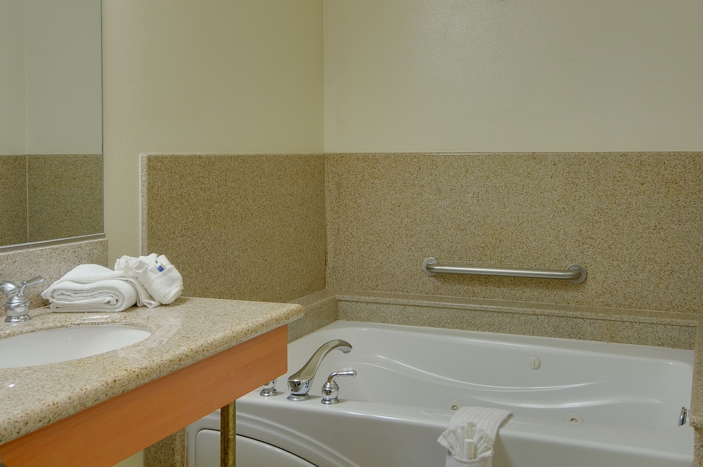VAGABOND INN HACIENDA HEIGHTS 32/40
