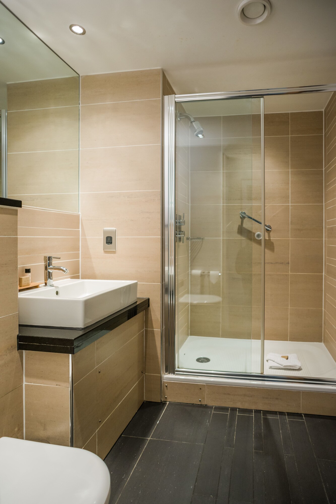 غرفة قياسية بسرير مزدوج، LEOPOLD HOTEL 8/10