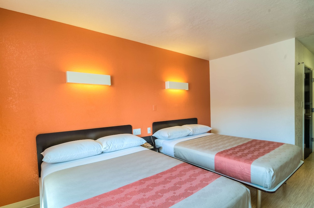 Motel6 Arlington Heights, IL - Chicago North Central 20/42