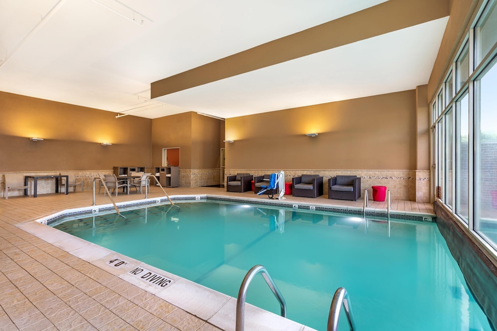 Drury Inn and Suites St Louis Forest Park 20/49