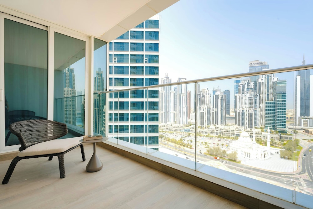 Aura Suites Downtown 18/48