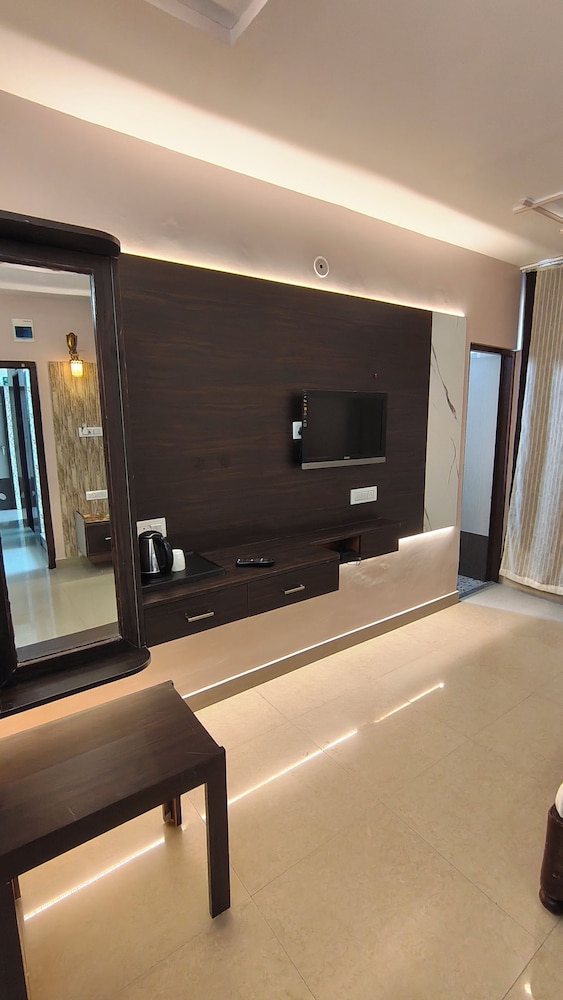 Omni Plaza 7/50