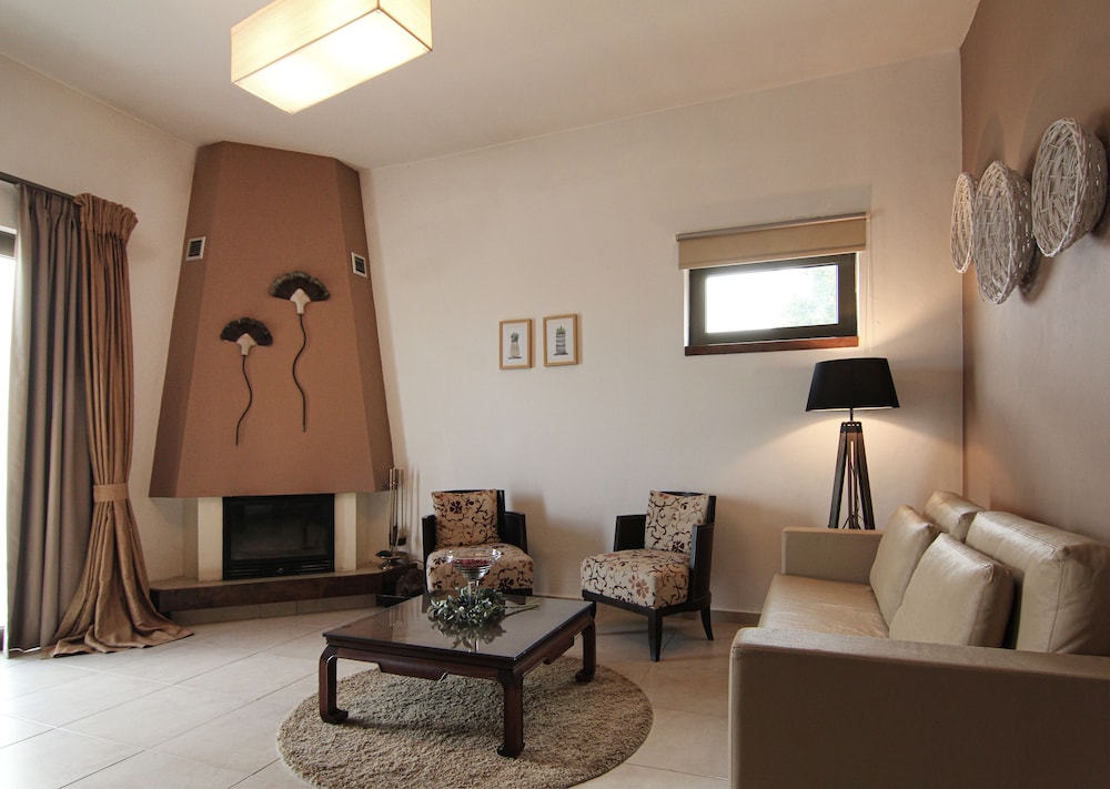 Delina Mountain Spa Resort 60/86