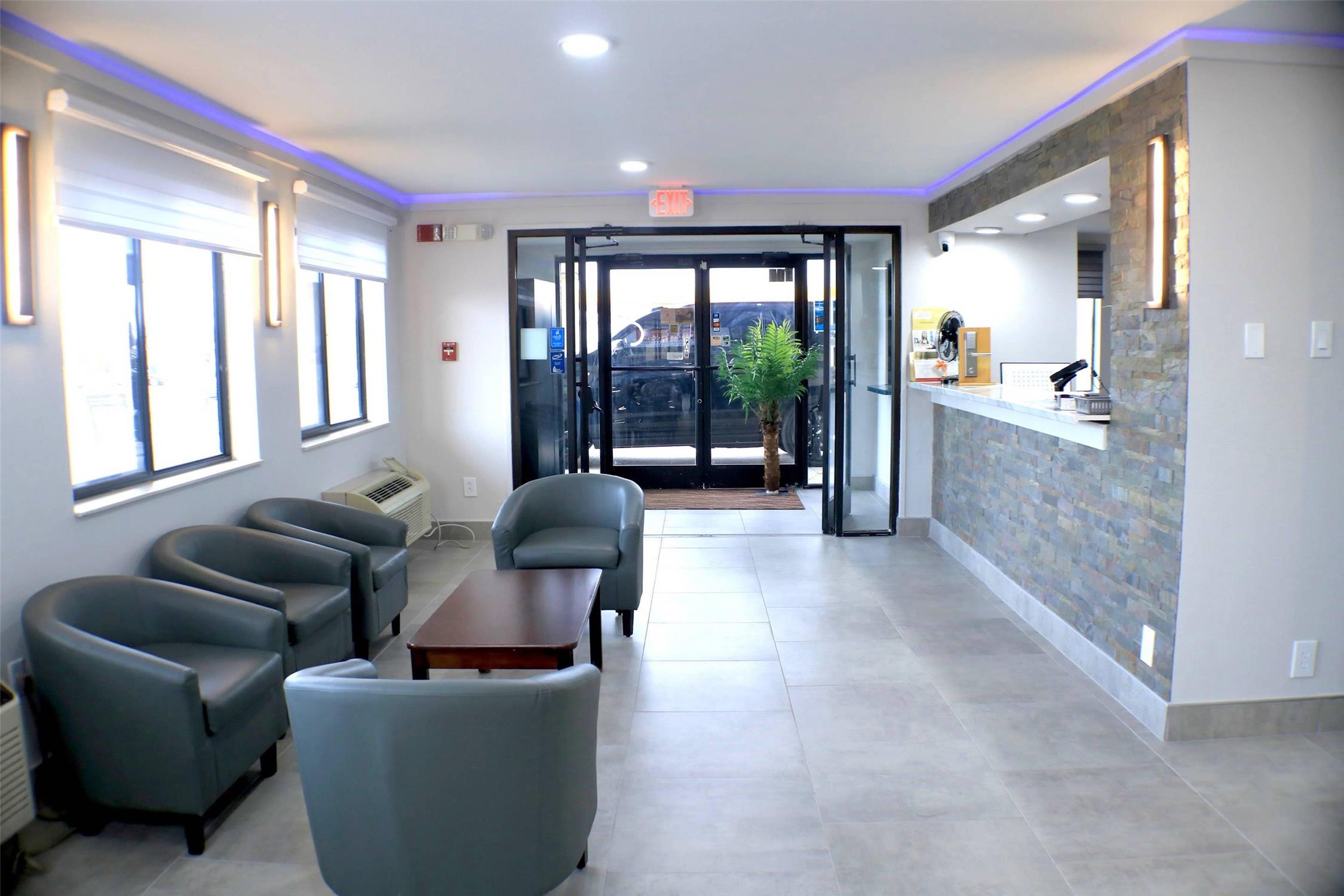 Econo Lodge Inn & Suites Southeast 7/8