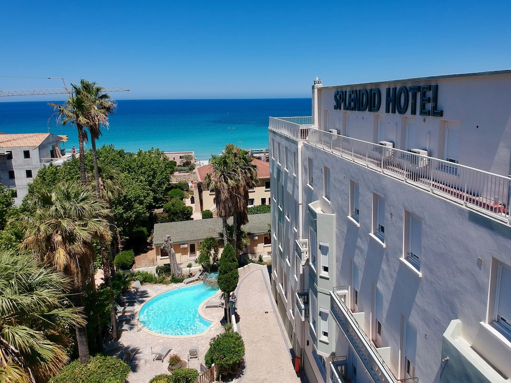 Splendid Hotel 4/71