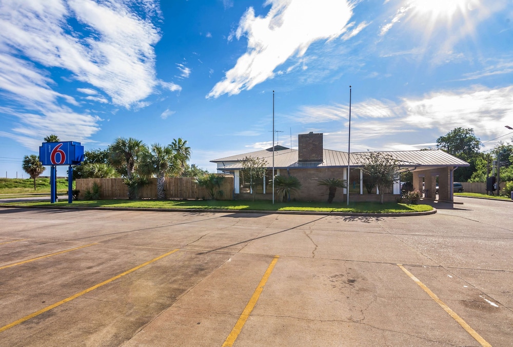 Motel6 Freeport, TX 40/54