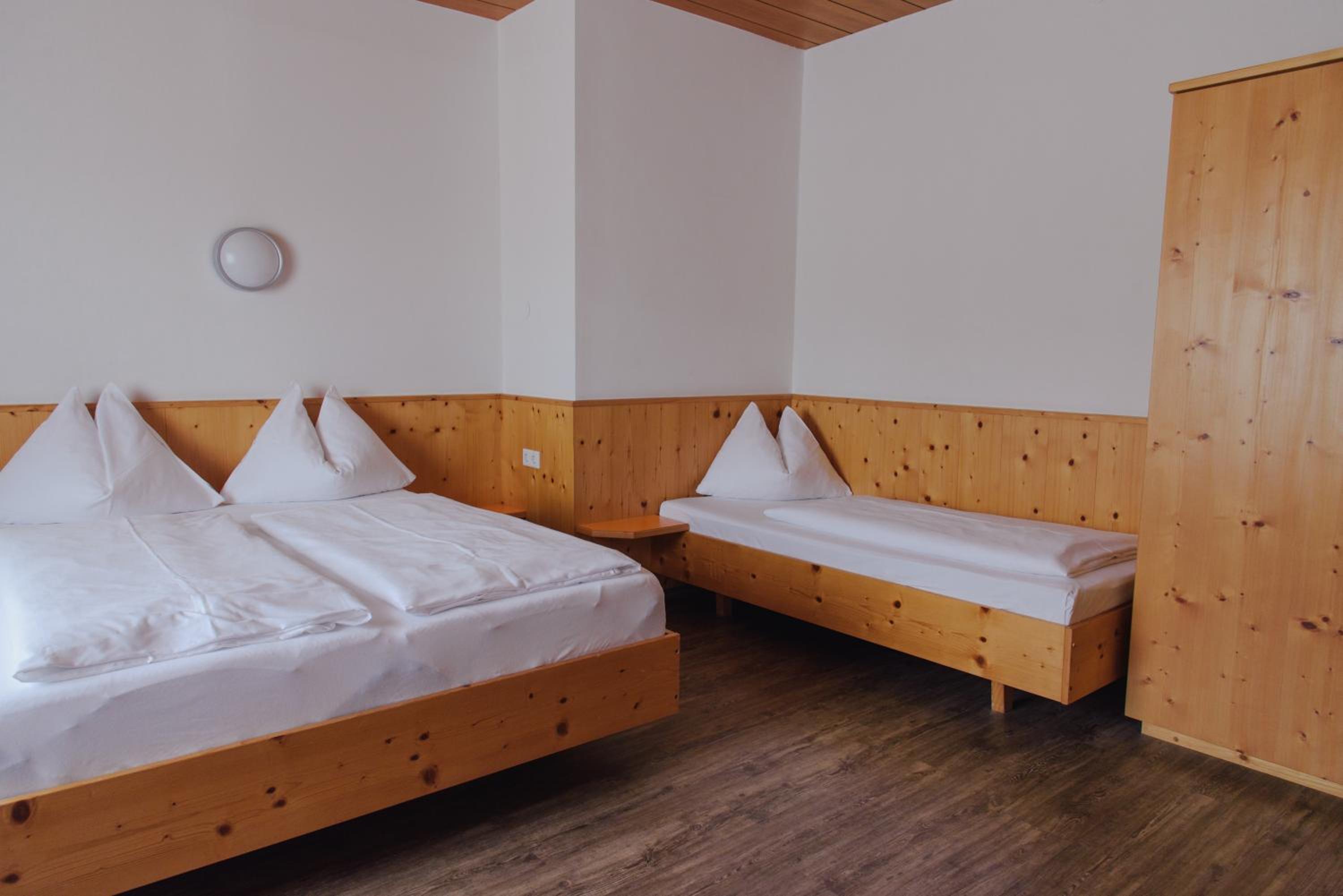 Room, Quintuple