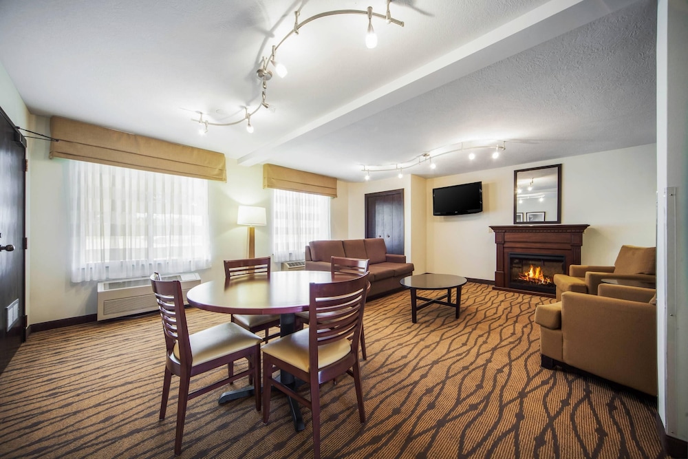 Sleep Inn & Suites Columbus, NE 33/61
