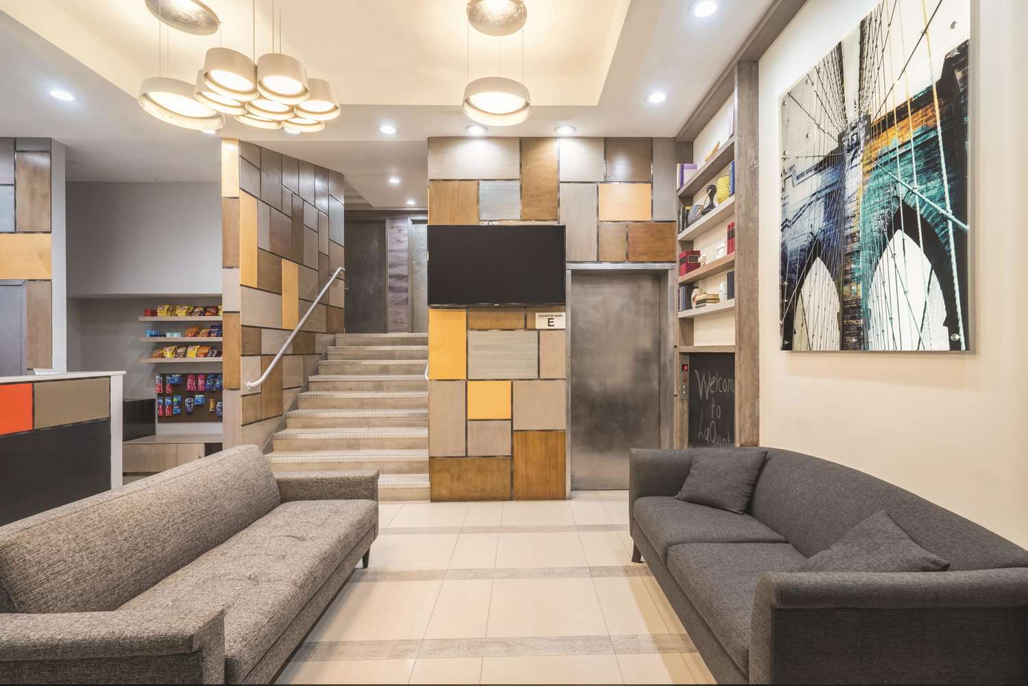 La Quinta Inn & Suites by Wyndham Brooklyn Downtown 12/24