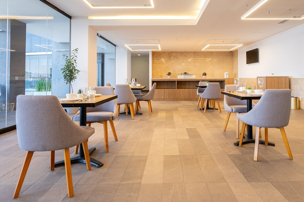Stadia Suites Queretaro 37/44