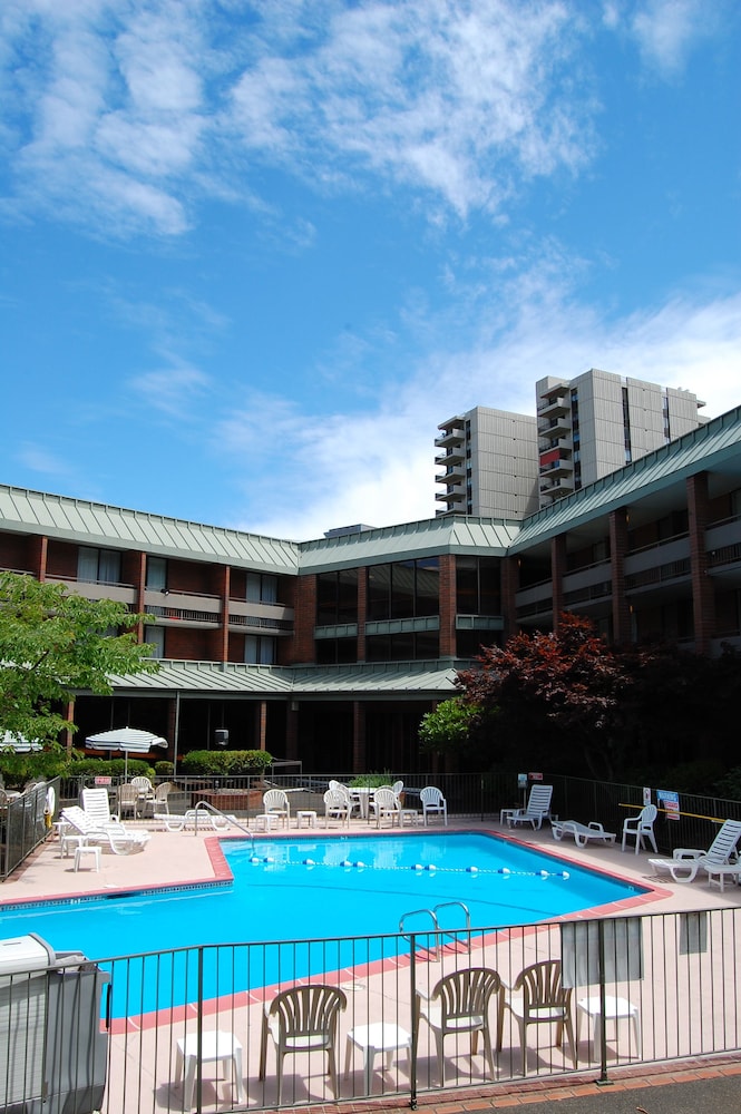 University Place Hotel Conference Center 48/51
