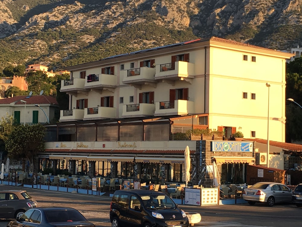 Il Nuovo Gabbiano 6/77