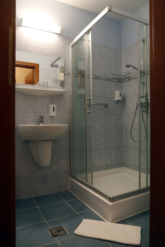 Six Inn Hotel Budapest 21/22