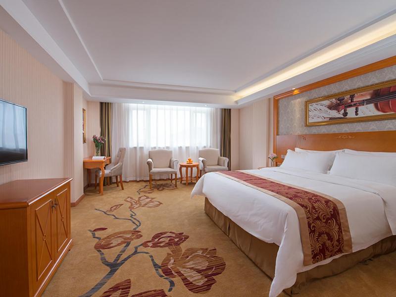 Vienna Hotel (Zhongshan Bus Terminal) 24/37