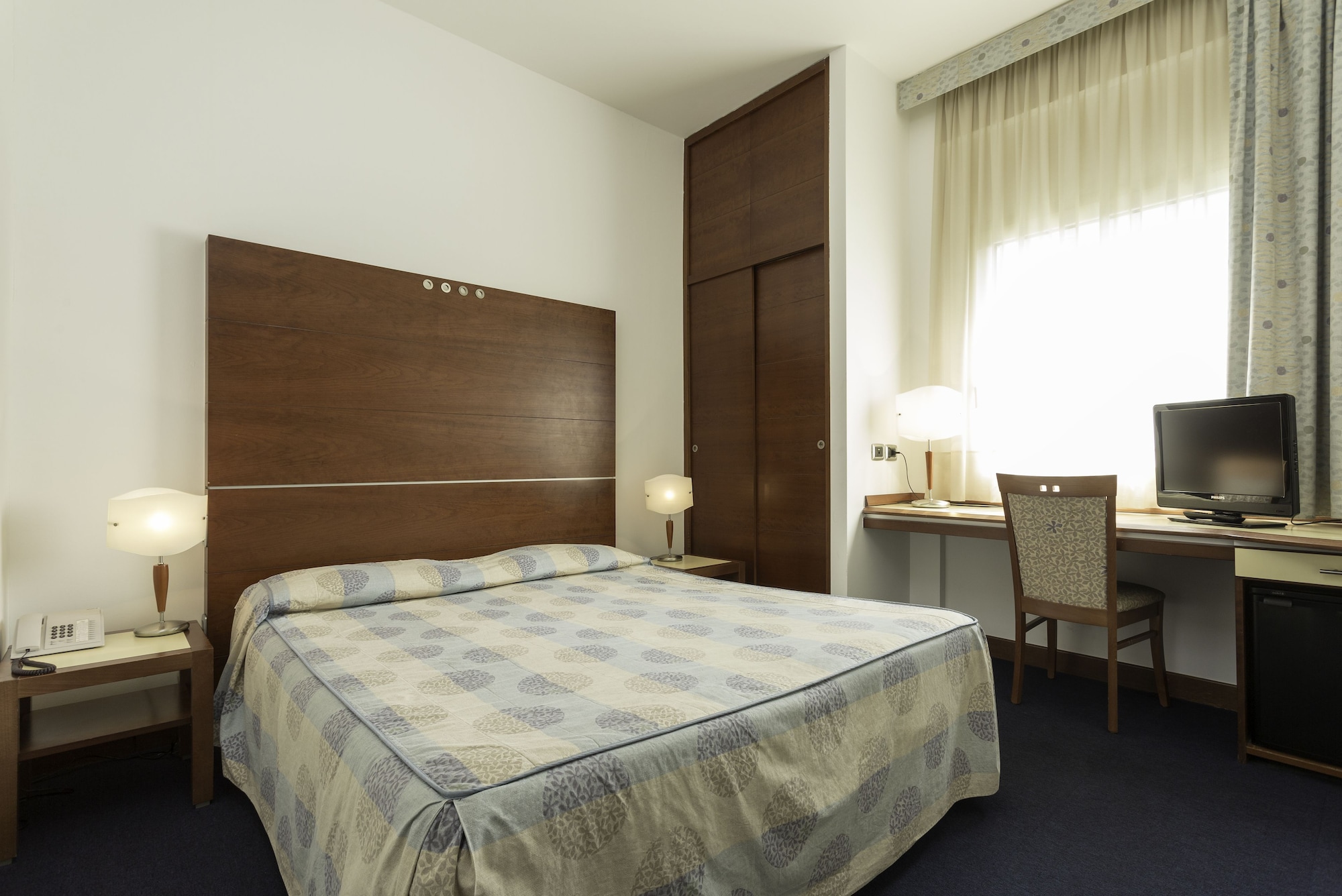 ROOM, DOUBLE BED