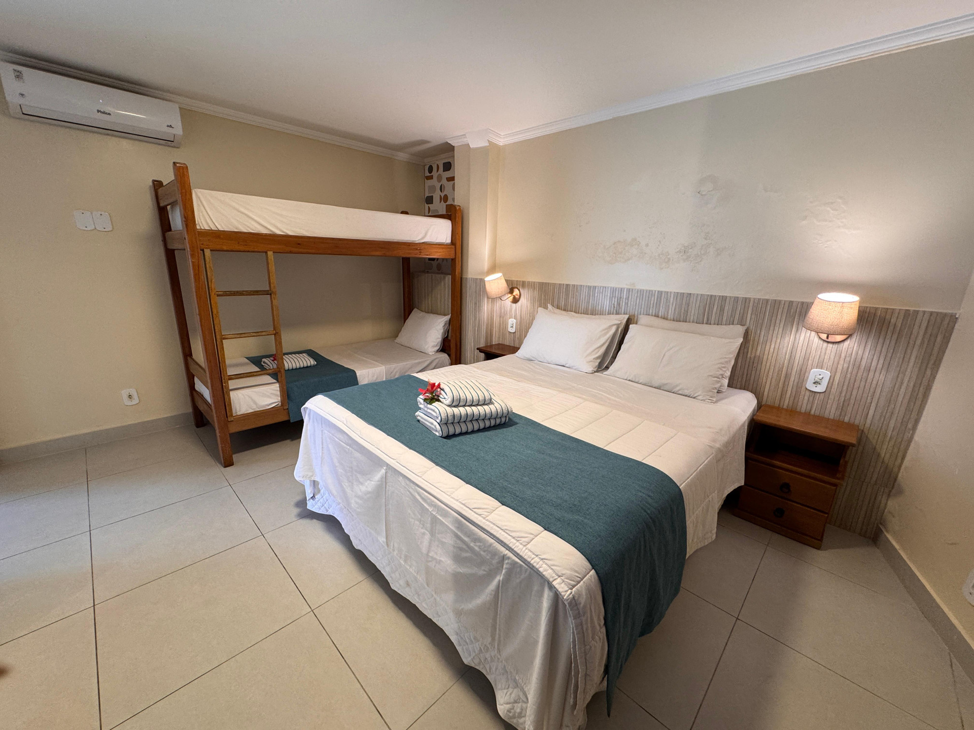 Suite, Partial View