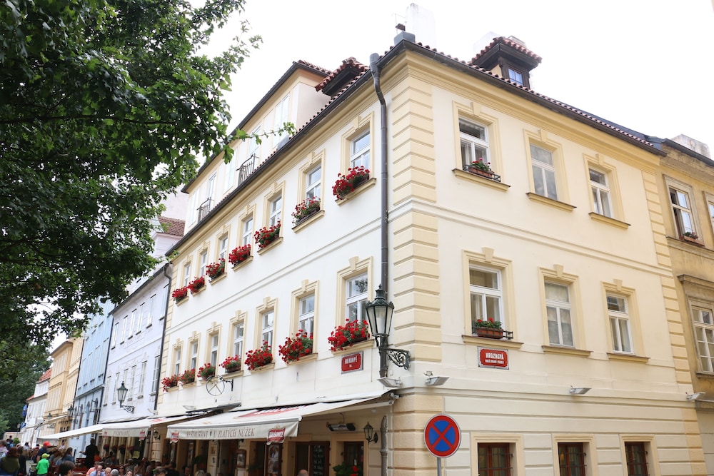 Hotel U Zlatych Nuzek 2/71