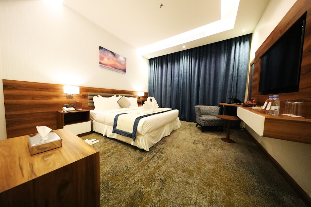 EVA Hotel 3/38