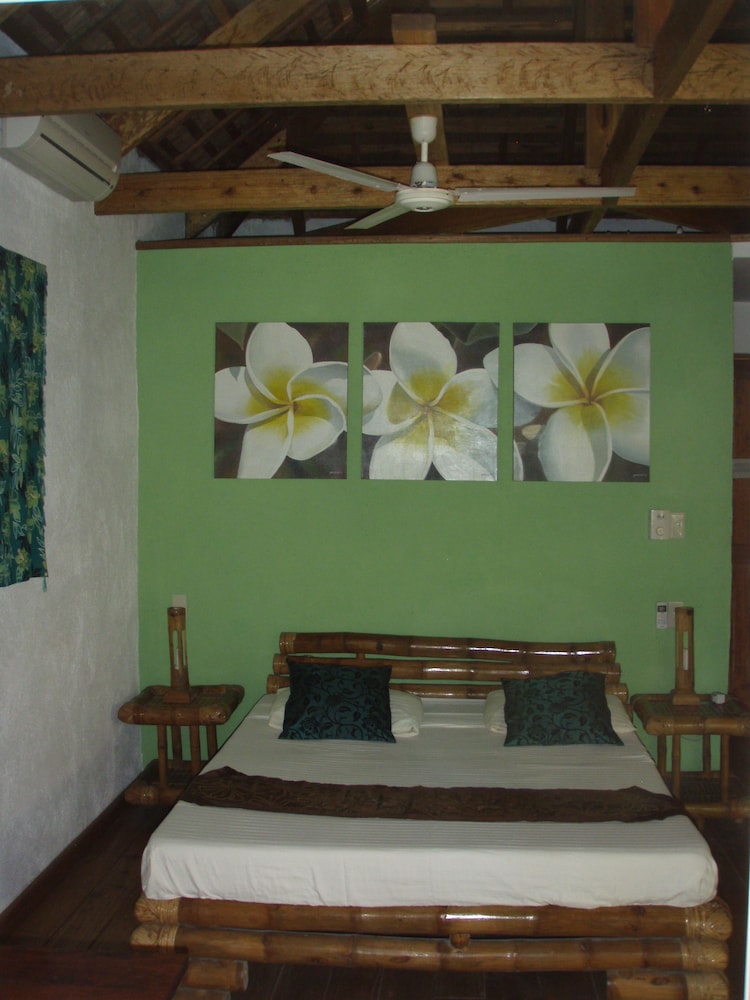 Tepanee Beach Resort 26/63