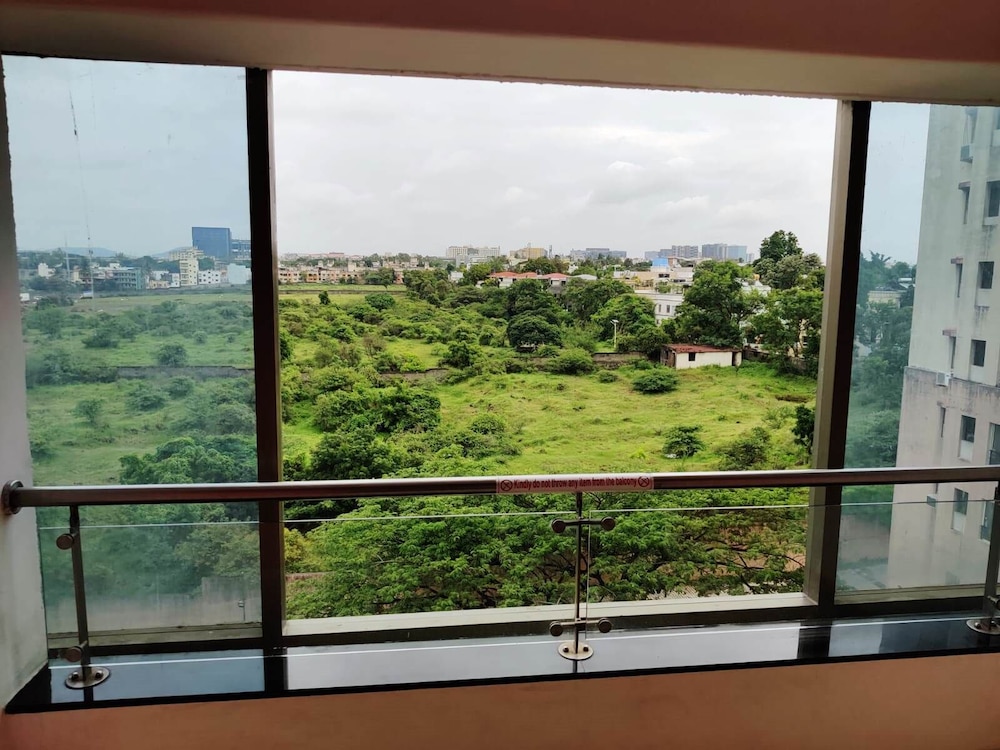 Royal Orchid Golden Suites Pune 20/52