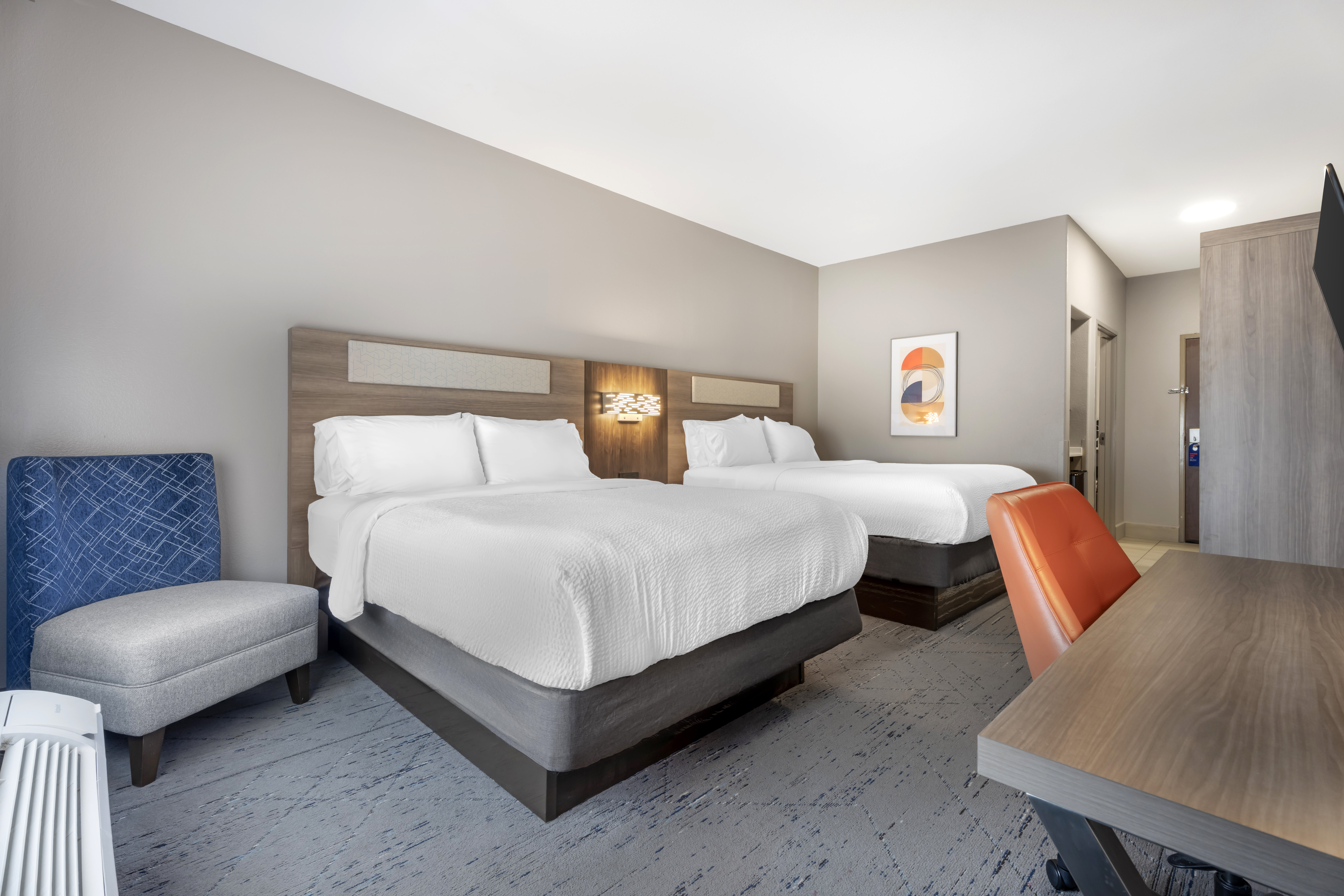 Holiday Inn Express Suites Beeville 34/76