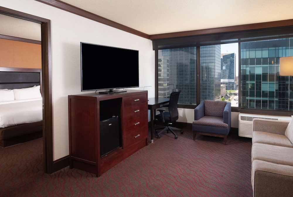 DoubleTree by Hilton Cleveland Downtown Lakeside 43/67