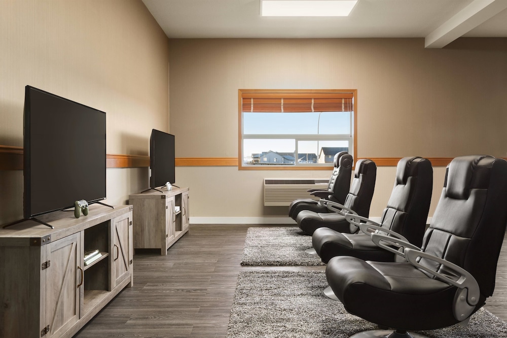 Days Inn and Suites by Wyndham Brooks 27/34