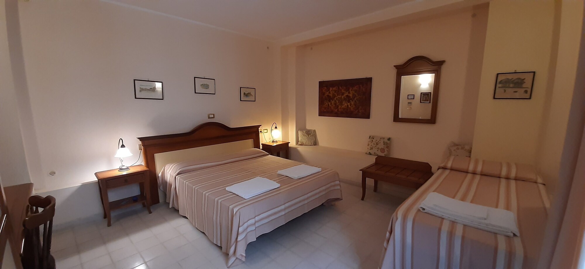 ROOM, TRIPLE
