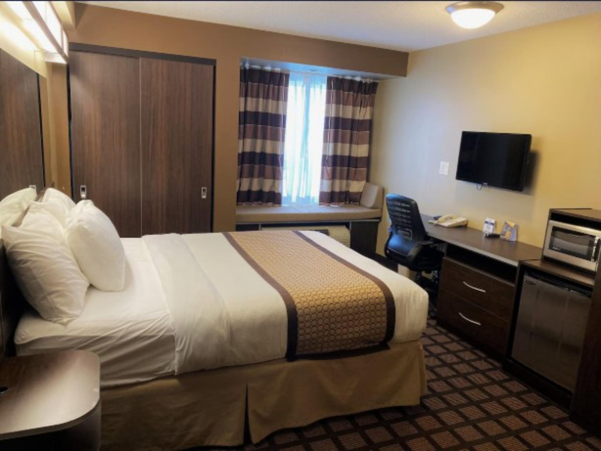 Efficiency, Queen Bed
