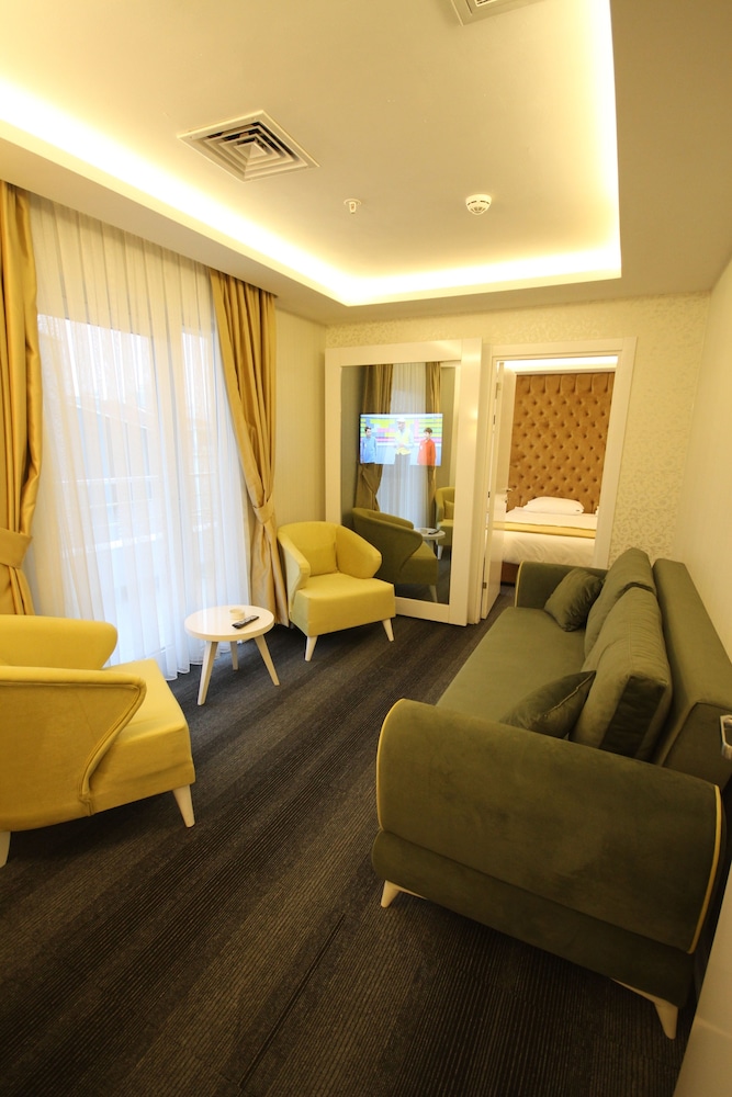 Grand Silay Hotel 37/50
