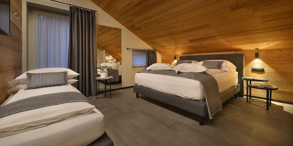 Family, 1 Double and 3 Single Beds