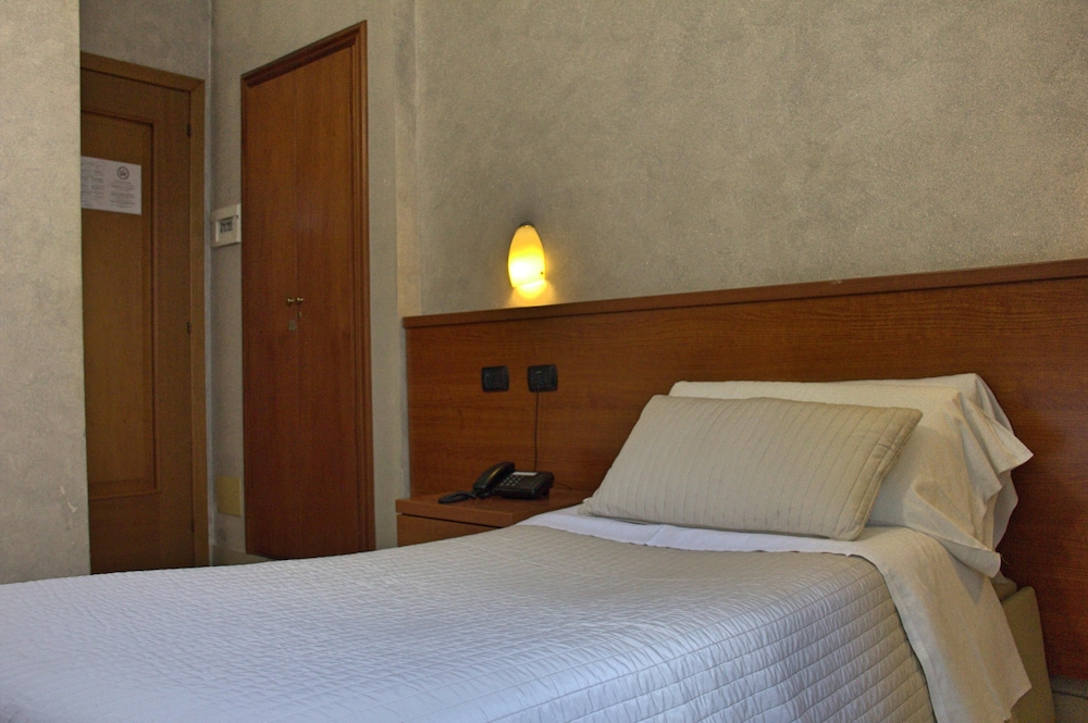 Hotel Ciao 11/69