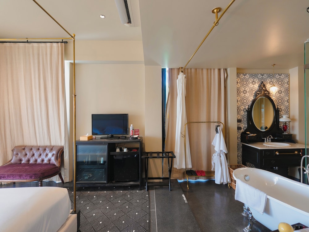 Amdaeng Bangkok Riverside Hotel 56/75