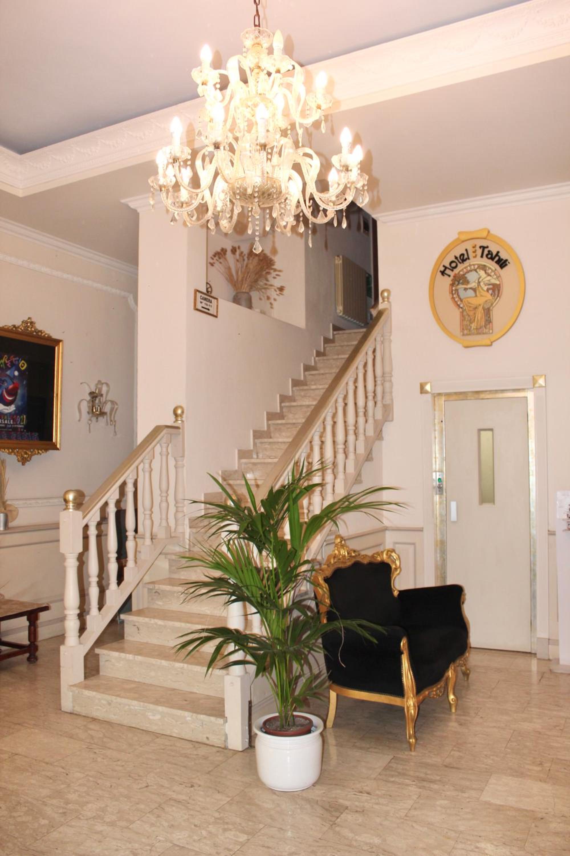 Tahiti Hotel 30/50