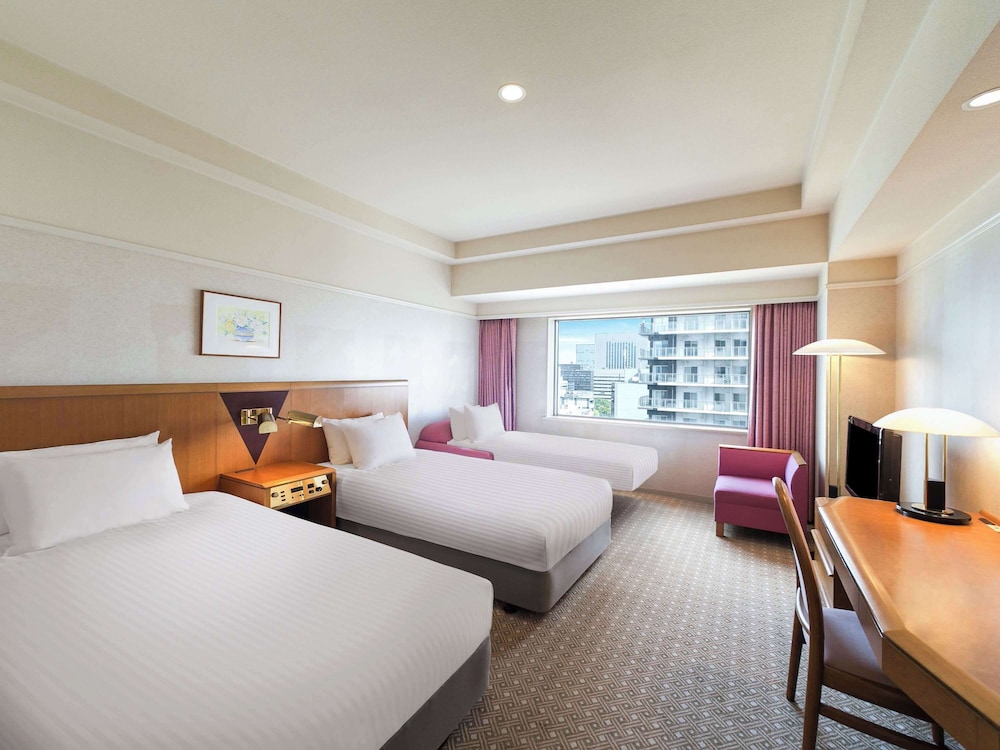 SUPERIOR, TWIN BEDS, LOUNGE ACCESS