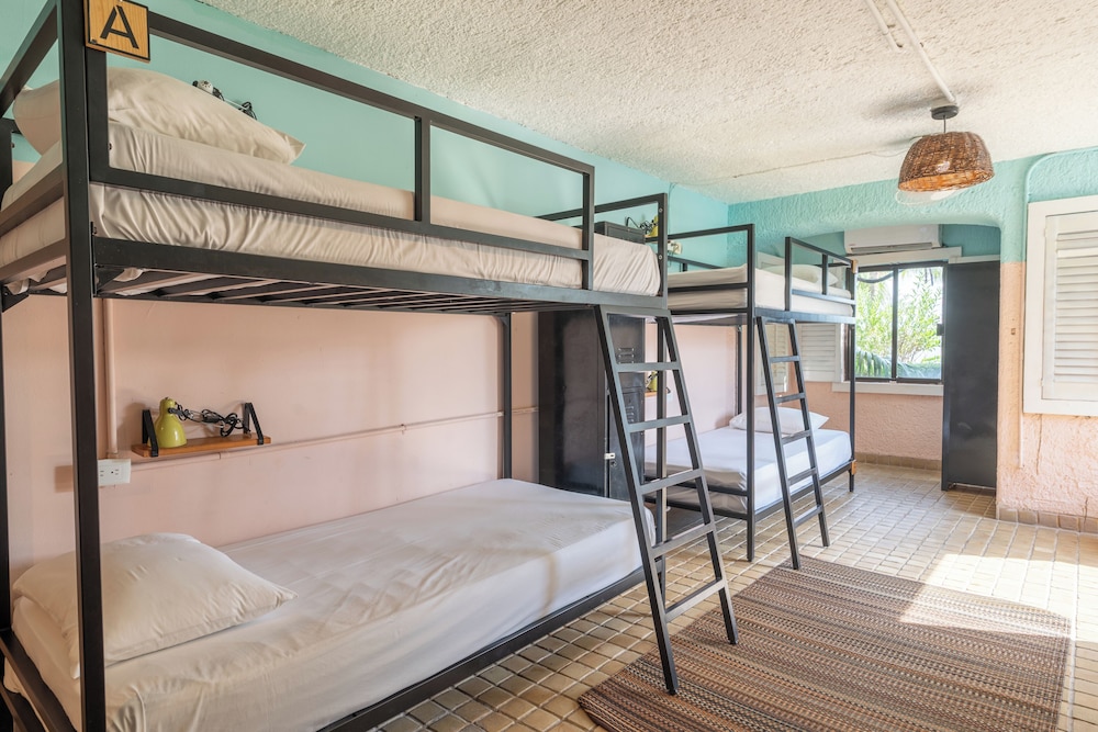 FEMALE DORM, 6 BEDS