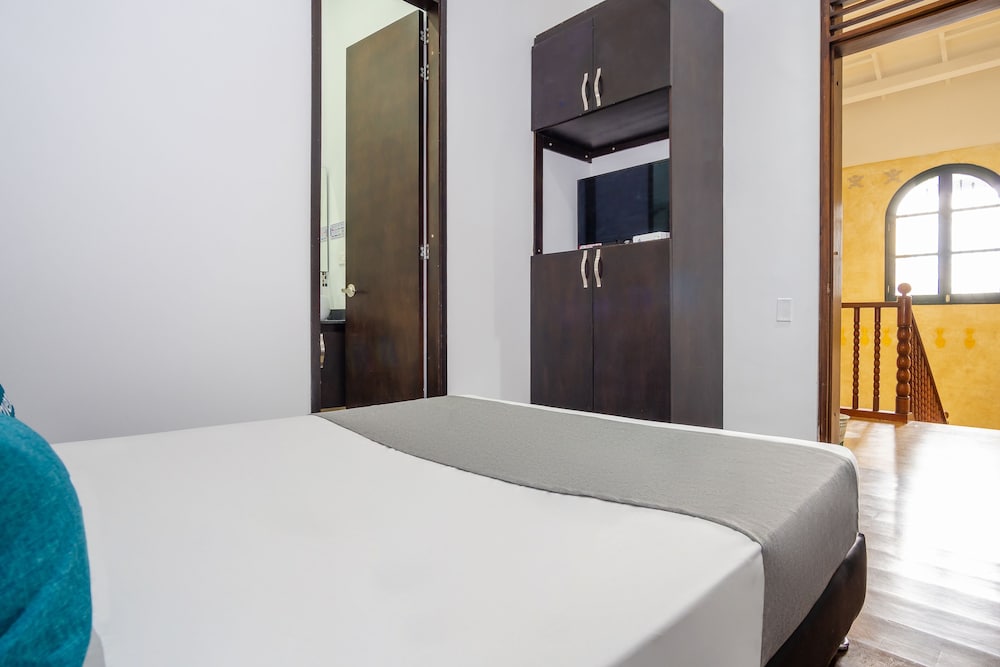 ROOM, SINGLE