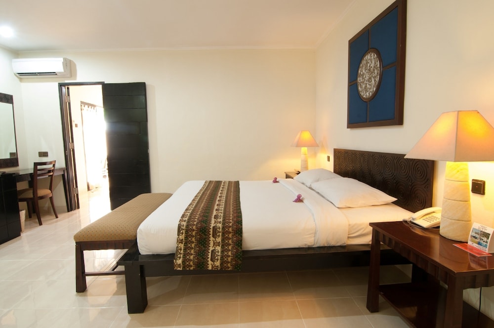 Legong Keraton Beach Hotel 36/70