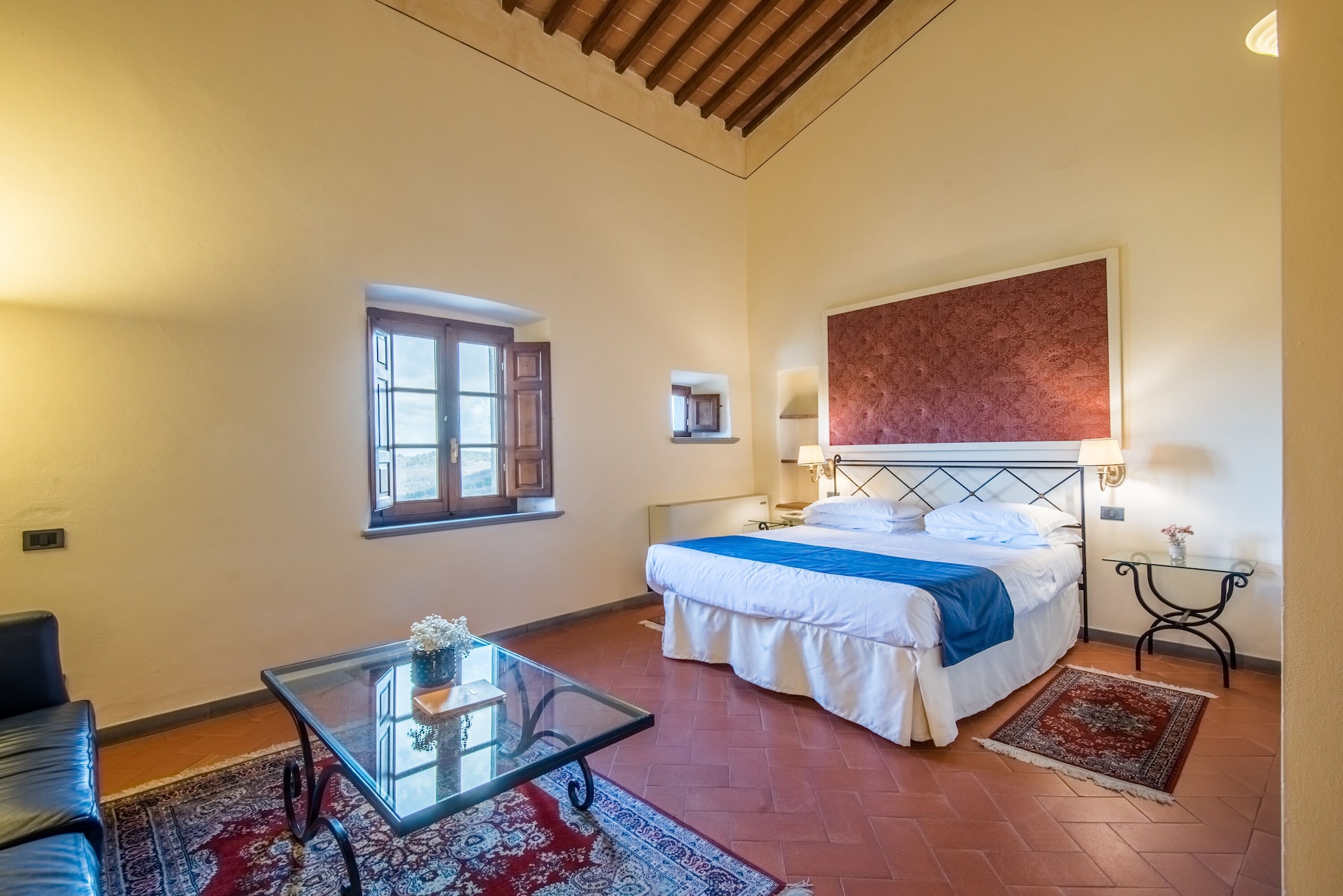 COMFORT, DOUBLE OR TWIN BED, HILL VIEW