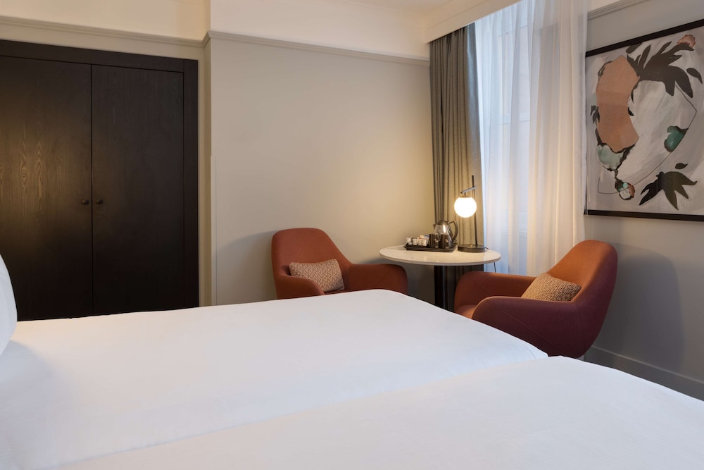 ROOM, TWIN BEDS
