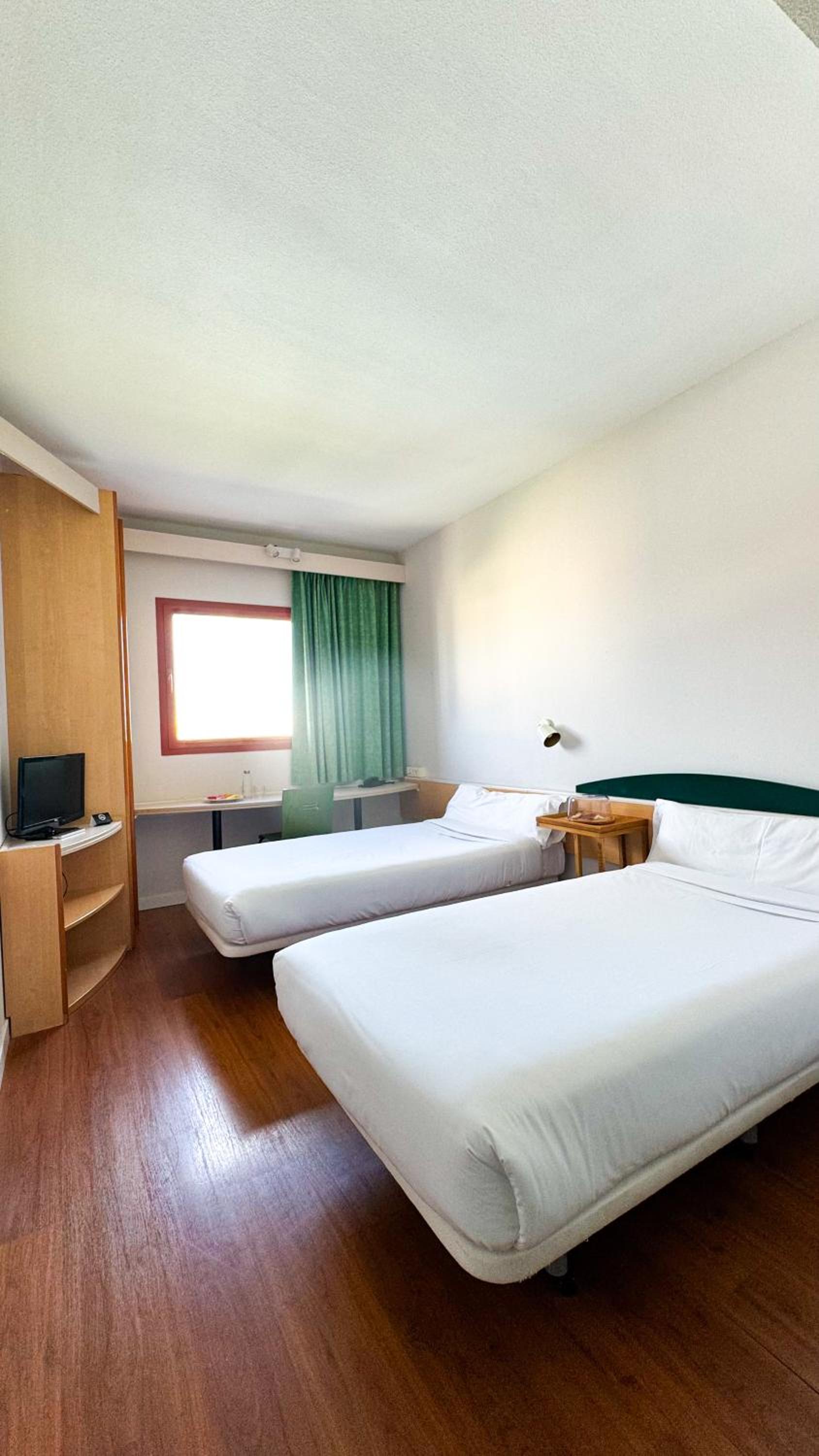 Iris Hotel 19/59