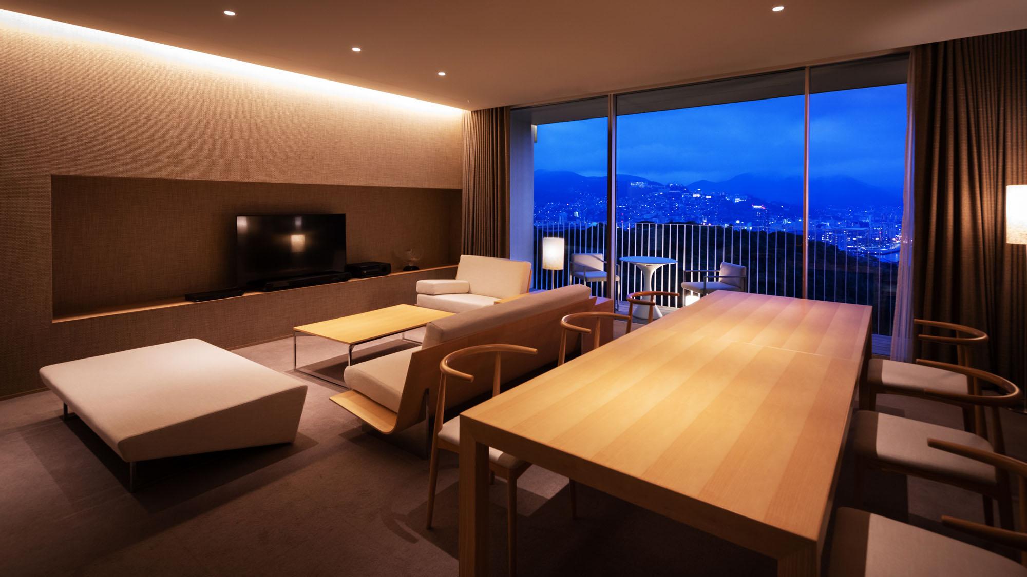 Royal, Suite, Twin Beds, Ocean View, Night View, Terrace